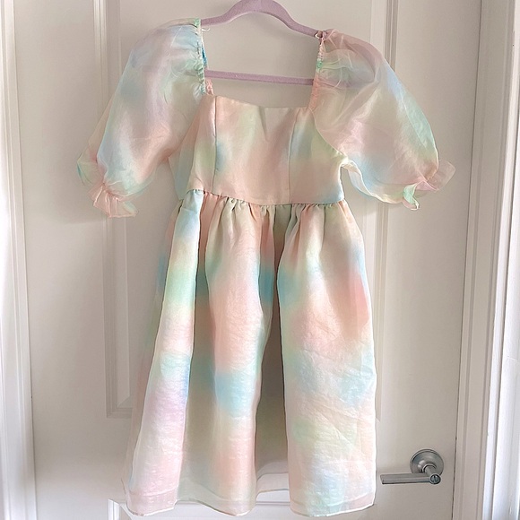 Garden Party anyone? Ombré Puff Mini Dress by Endless Rose. - Picture 1 of 3